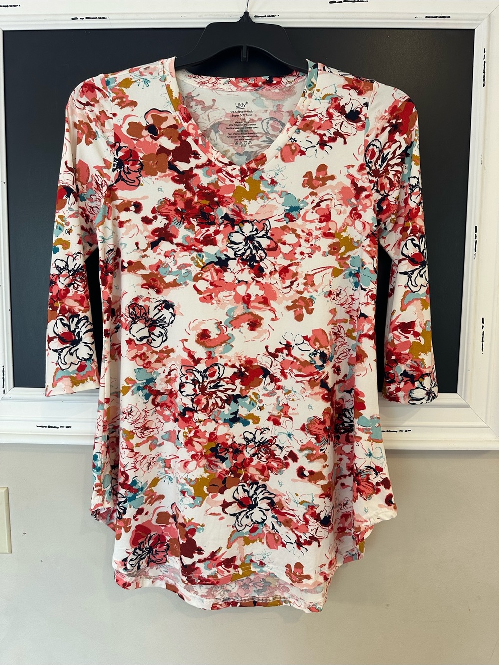 Women's Lildy Floral V-Neck Tunic Top Sz. S/M
